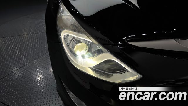 Hyundai Sonata Hybrid 2.0 Premium 2014 — фото 22