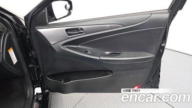 Hyundai Sonata Hybrid 2.0 Premium 2014 — фото 24
