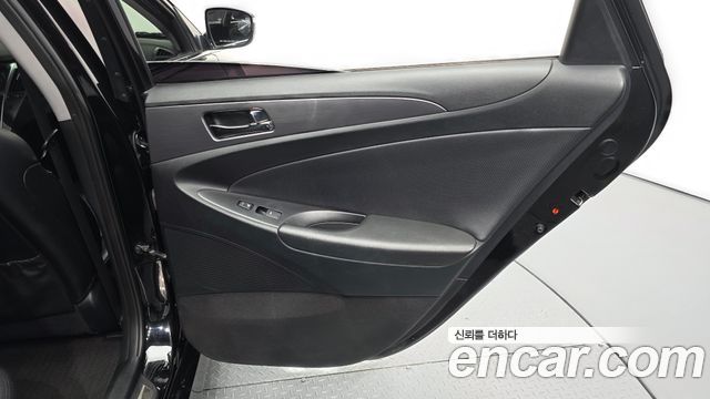 Hyundai Sonata Hybrid 2.0 Premium 2014 — фото 25