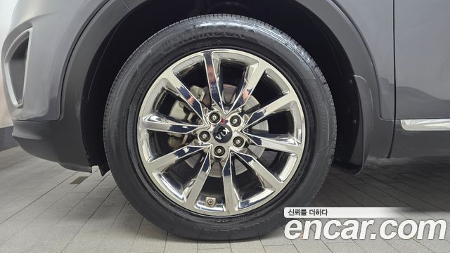 Kia Sorento Diesel 2.0 2WD Noblesse Special 2015 — фото 5
