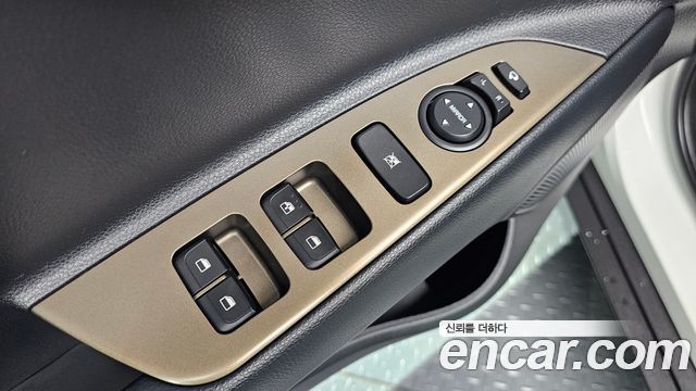 Kia Stonic 1.4 Prestige 2020 — фото 11