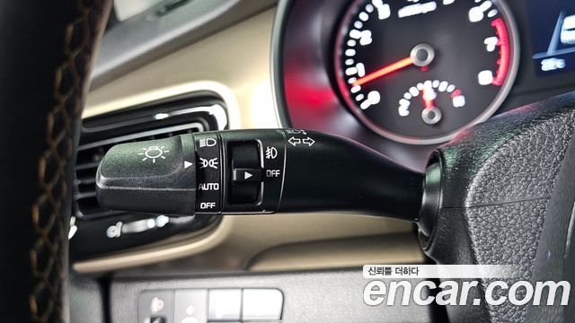 Kia Stonic 1.4 Prestige 2020 — фото 14