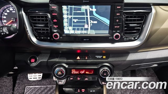 Kia Stonic 1.4 Prestige 2020 — фото 17
