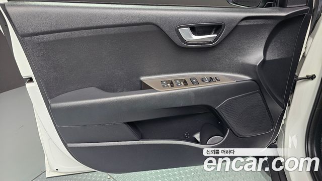 Kia Stonic 1.4 Prestige 2020 — фото 24