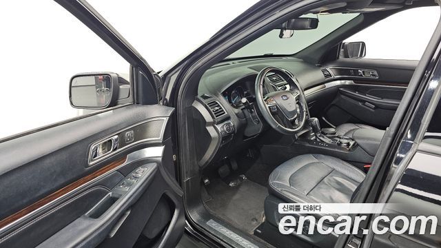 Ford Explorer 2.3 Limited 4WD 5th 2019 — фото 12