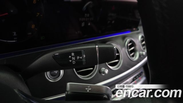 Mercedes-Benz E-Class (W213) E250 AMG Line 2023 — фото 9