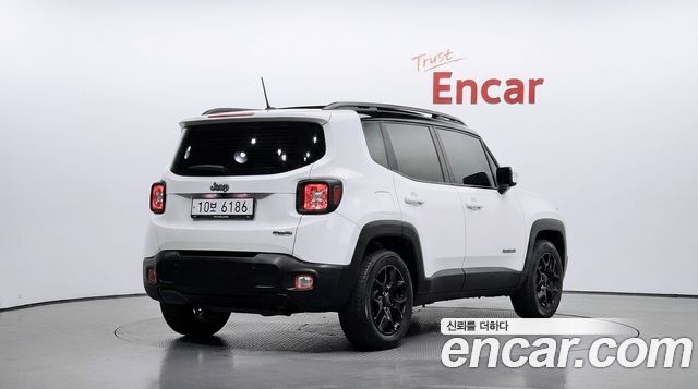 Jeep Renegade 2.4 Longitude High 2017 — фото 2