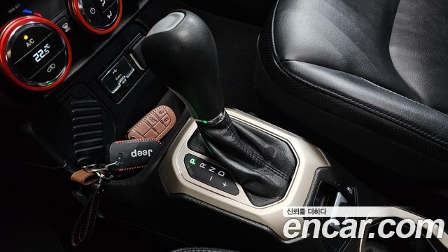Jeep Renegade 2.4 Longitude High 2017 — фото 9