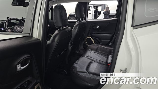 Jeep Renegade 2.4 Longitude High 2017 — фото 11