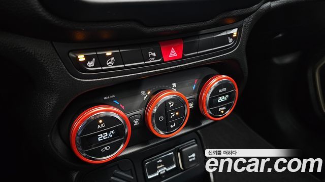 Jeep Renegade 2.4 Longitude High 2017 — фото 15