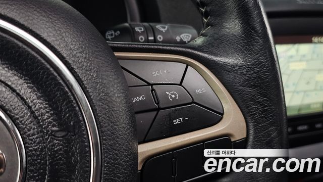 Jeep Renegade 2.4 Longitude High 2017 — фото 16