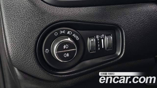 Jeep Renegade 2.4 Longitude High 2017 — фото 18