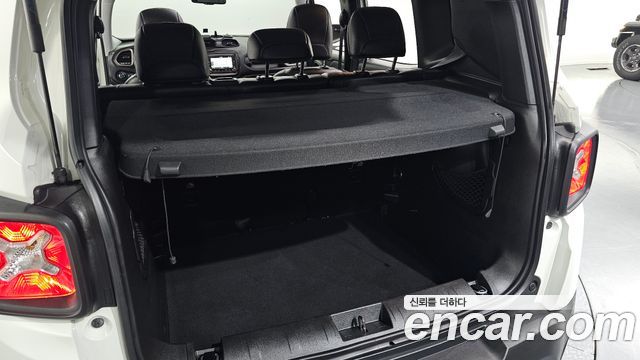 Jeep Renegade 2.4 Longitude High 2017 — фото 20