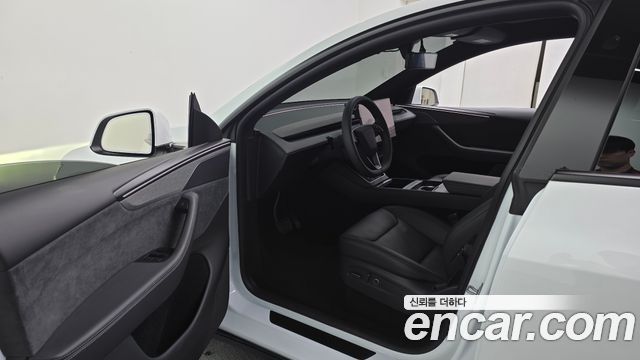 Tesla Model Y Premium Long Range AWD 2026 — фото 10