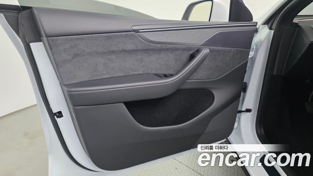 Tesla Model Y Premium Long Range AWD 2026 — фото 24