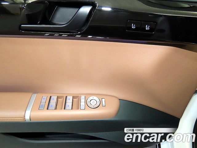 Hyundai Grandeur (GN7) 2,5 Gasoline 2WD Exclusive 2024 — фото 17