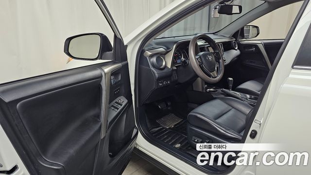 Toyota RAV4 2.5 2WD 4th 2015 — фото 10