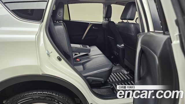 Toyota RAV4 2.5 2WD 4th 2015 — фото 11
