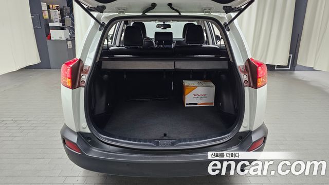 Toyota RAV4 2.5 2WD 4th 2015 — фото 16