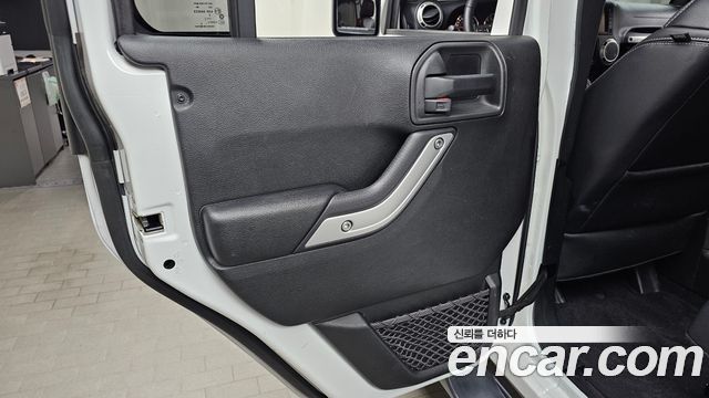Jeep Wrangler (JK) 3.6 Sahara 4Door 2017 — фото 25