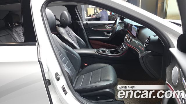Mercedes-Benz E-Class (W213) E300 4MATIC AMG Line 2020 — фото 11