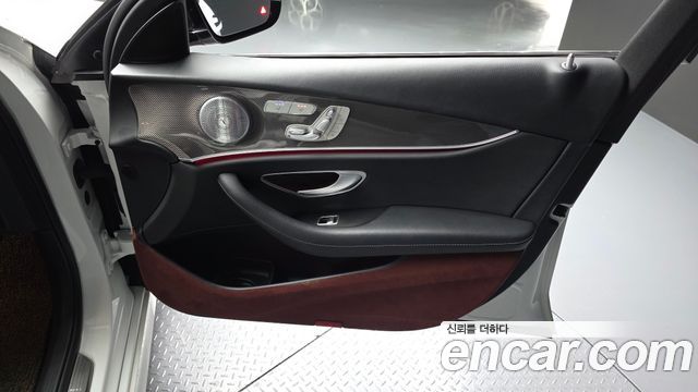 Mercedes-Benz E-Class (W213) E300 4MATIC AMG Line 2020 — фото 24