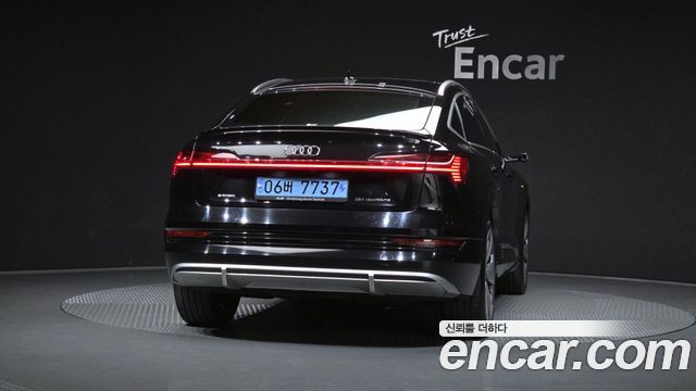 Audi e-tron 55 Quattro Sportback 2021 — фото 4