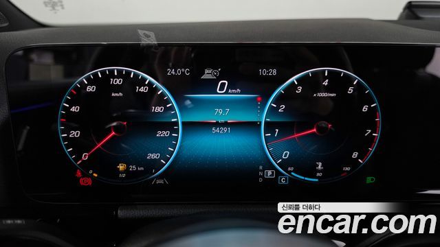 Mercedes-Benz GLA-Class (H247) GLA250 4MATIC 2021 — фото 8