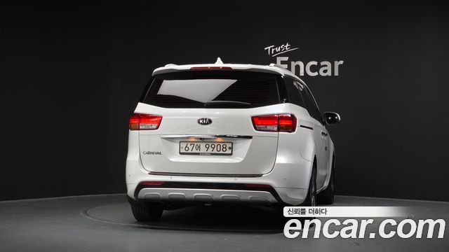 Kia Carnival 9-seater Luxury 2015 — фото 4