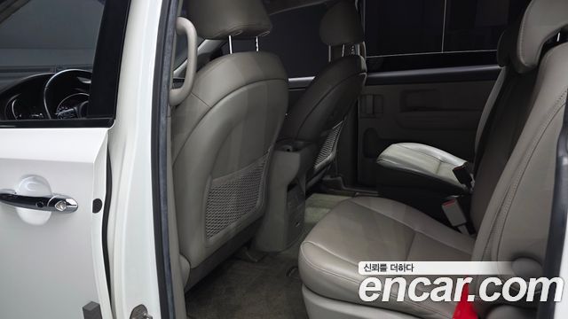 Kia Carnival 9-seater Luxury 2015 — фото 11