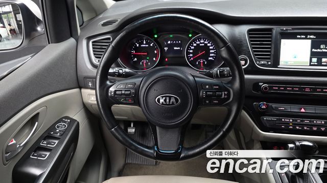 Kia Carnival 9-seater Luxury 2015 — фото 13
