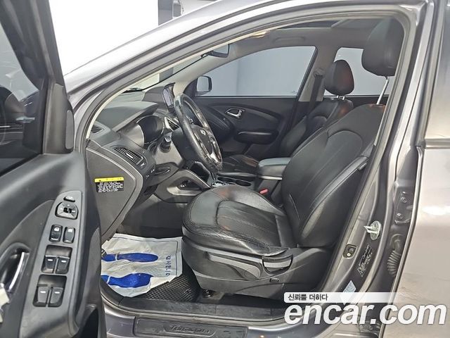 Hyundai Tucson ix Diesel 2WD LX20 Luxury 2012 — фото 15