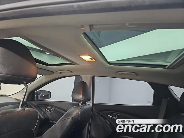 Hyundai Tucson ix Diesel 2WD LX20 Luxury 2012 — фото 17