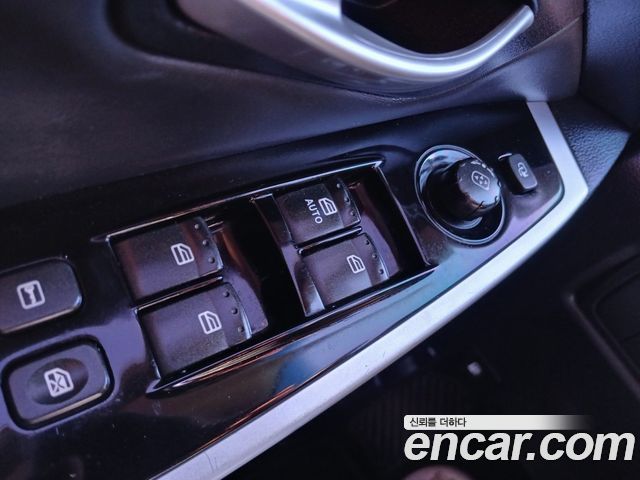 KG Mobility (SsangYong) Korando C 2.0 CVT 2WD Deluxe 2014 — фото 21