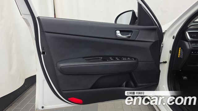 Kia K5 (II) 2.0 MX Prestige 2016 — фото 24