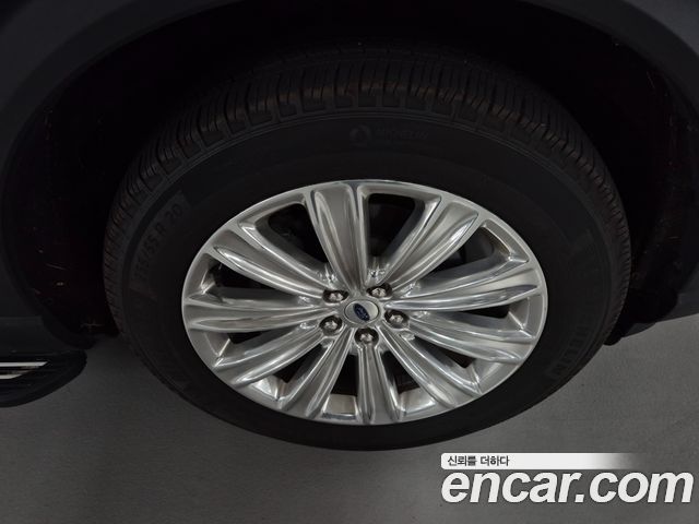 Ford Explorer (VI) 2.3 LimIted 4WD 2023 — фото 5