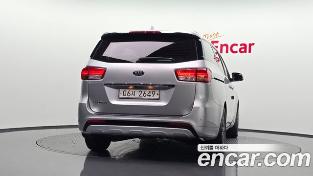 Kia Carnival 9-seater Luxury 2015 — фото 4