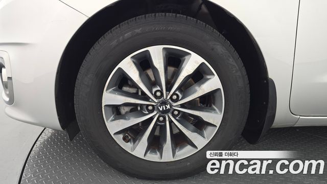 Kia Carnival 9-seater Luxury 2015 — фото 5