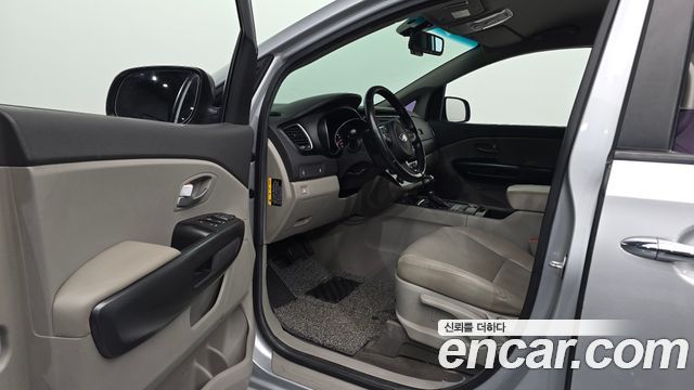 Kia Carnival 9-seater Luxury 2015 — фото 10