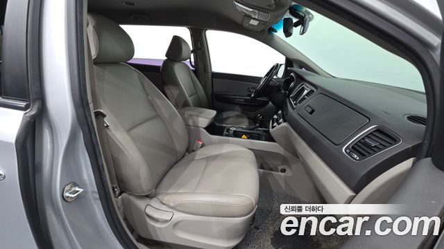 Kia Carnival 9-seater Luxury 2015 — фото 13