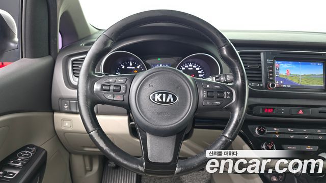 Kia Carnival 9-seater Luxury 2015 — фото 15