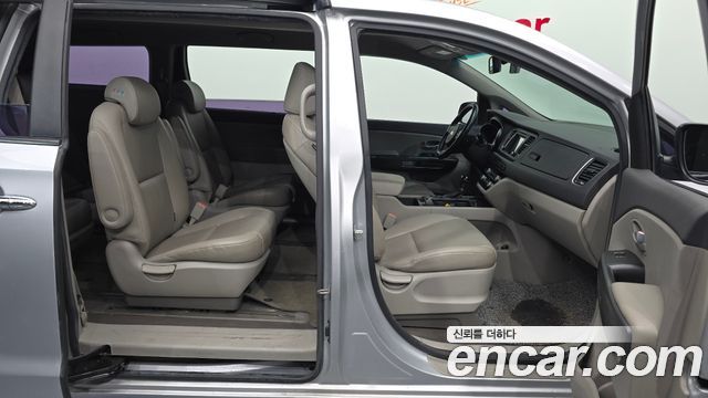 Kia Carnival 9-seater Luxury 2015 — фото 26