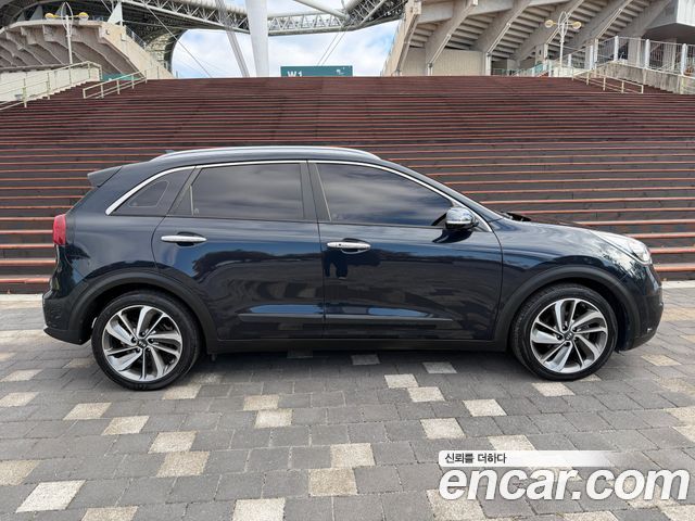 Kia Niro Prestige 2017 — фото 4