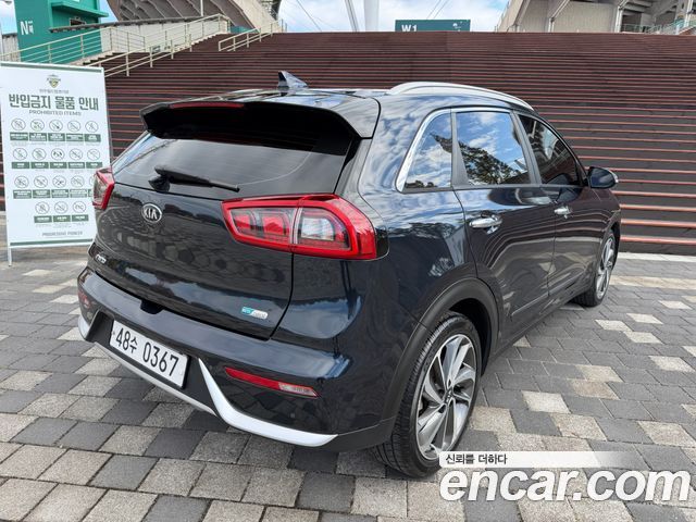 Kia Niro Prestige 2017 — фото 5