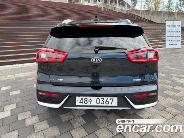 Kia Niro Prestige 2017 — фото 6