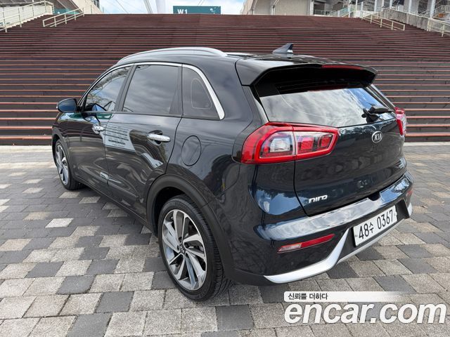 Kia Niro Prestige 2017 — фото 7