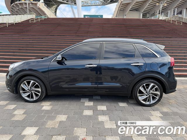 Kia Niro Prestige 2017 — фото 8