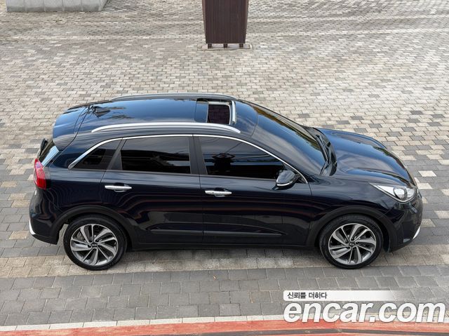 Kia Niro Prestige 2017 — фото 9
