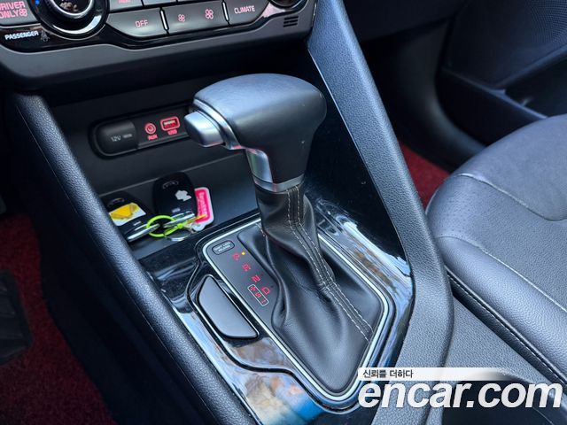 Kia Niro Prestige 2017 — фото 16