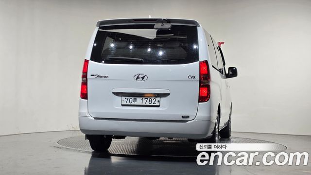 Hyundai Grand Starex 11-Seater Wagon CVX Premium 2014 — фото 4